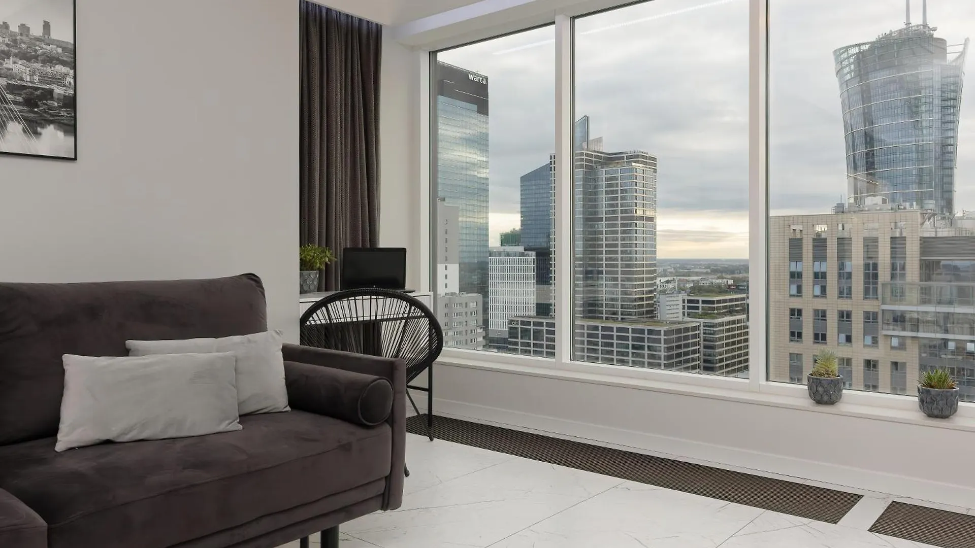 Luxurious Unique Tower Apartment With City Skyline By Renters Prestige Βαρσοβία