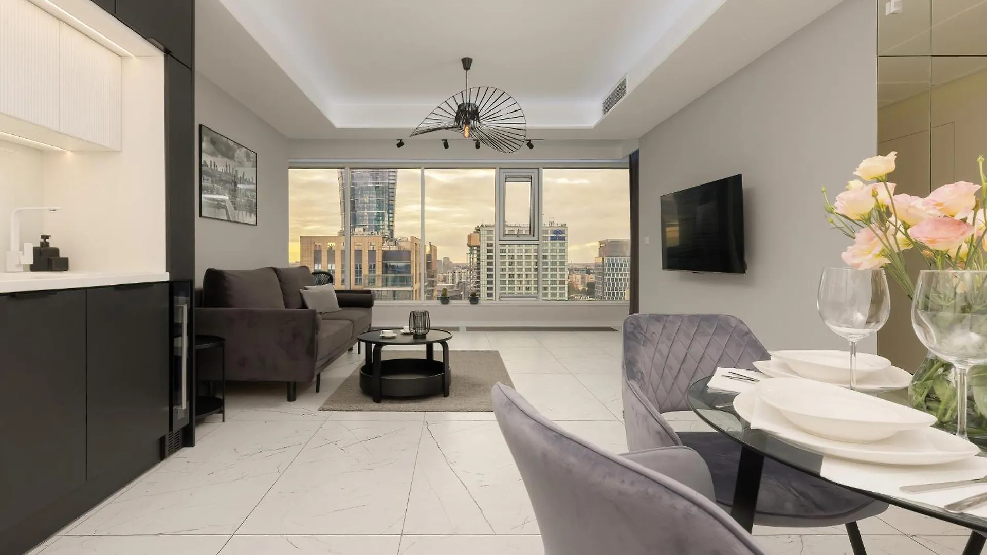Luxurious Unique Tower Apartment With City Skyline By Renters Prestige Βαρσοβία