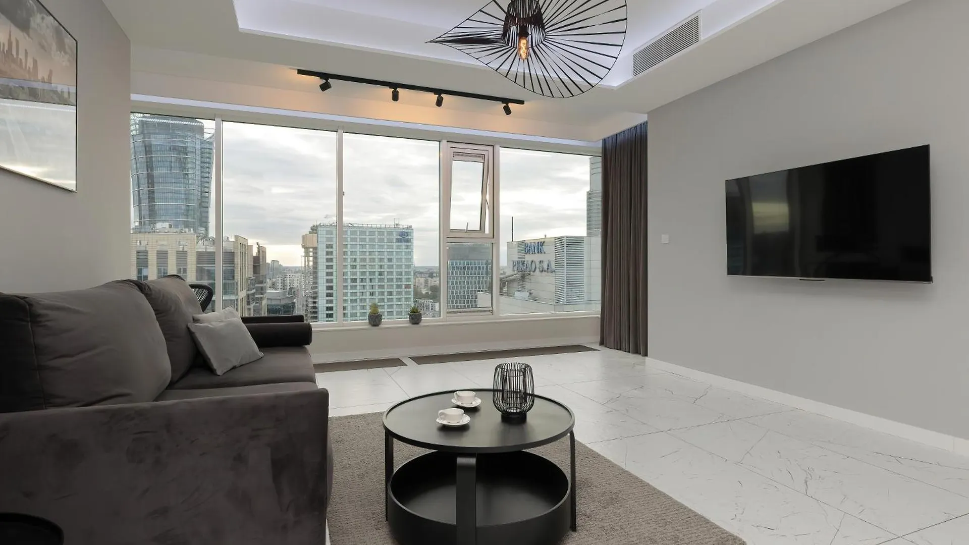 Luxurious Unique Tower Apartment With City Skyline By Renters Prestige Βαρσοβία