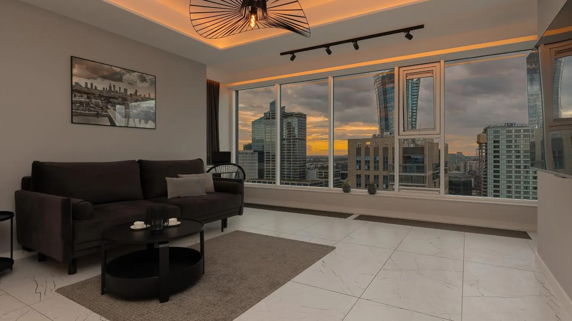 Luxurious Unique Tower Apartment With City Skyline By Renters Prestige Βαρσοβία 0*,  Πολωνία
