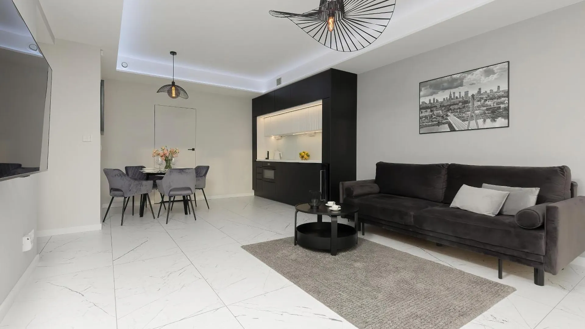 Luxurious Unique Tower Apartment With City Skyline By Renters Prestige Βαρσοβία