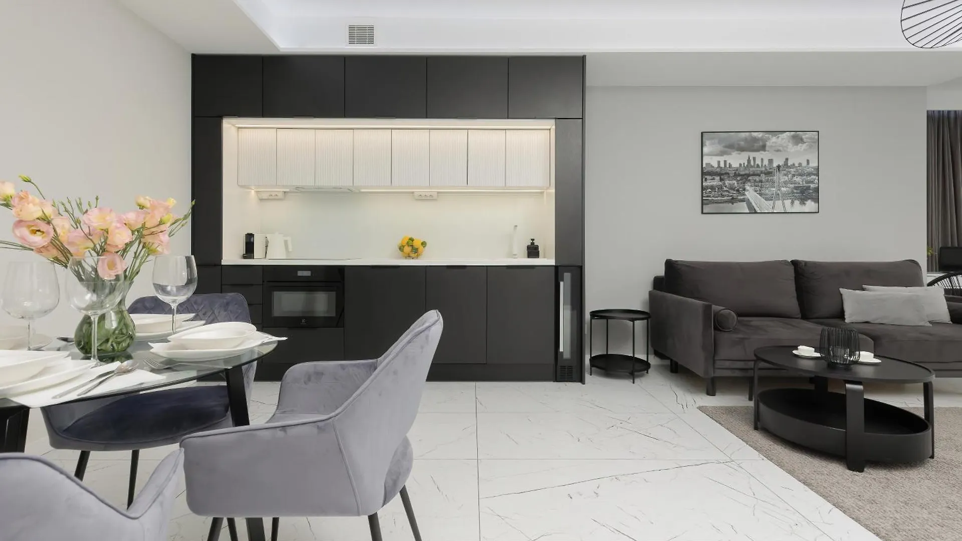 Luxurious Unique Tower Apartment With City Skyline By Renters Prestige Βαρσοβία