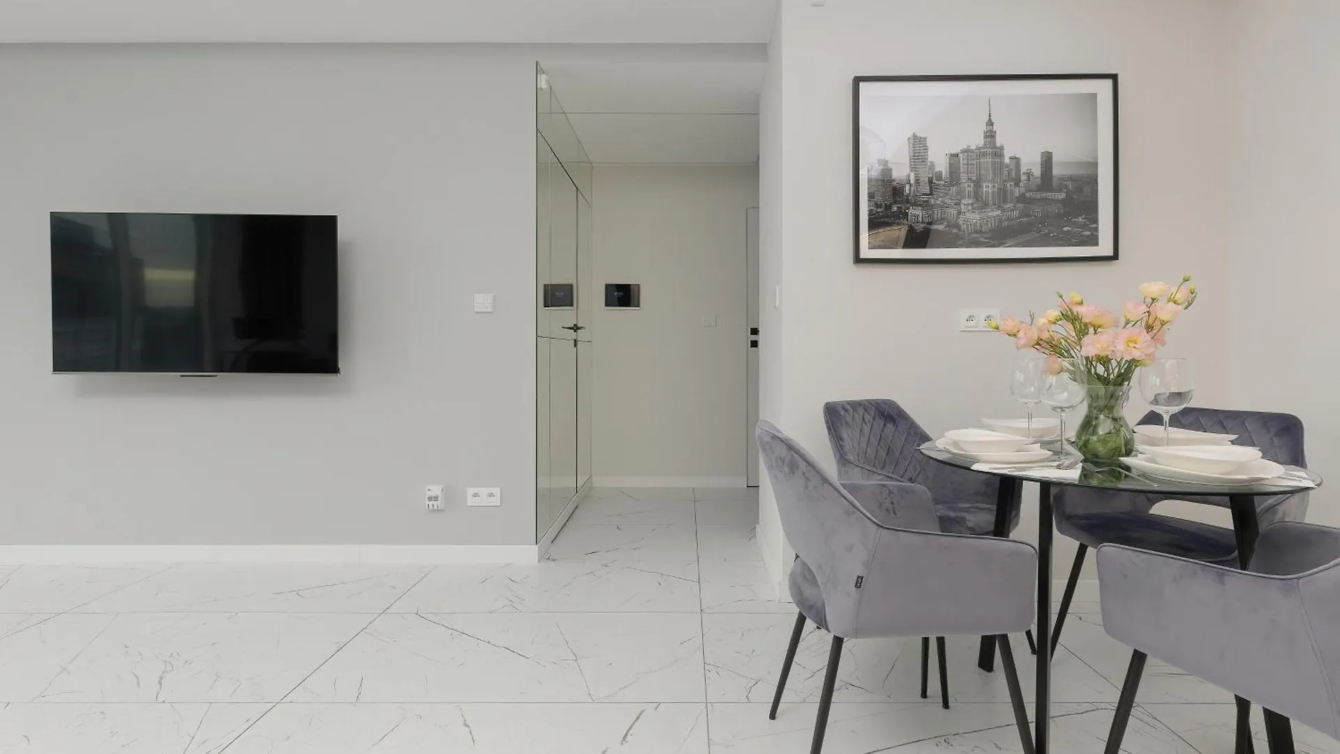 Luxurious Unique Tower Apartment With City Skyline By Renters Prestige Βαρσοβία 0*,